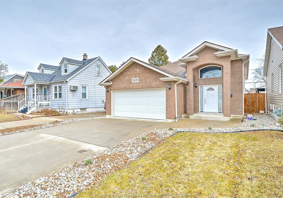 2490-bernard-windsor-ontario-26018846
