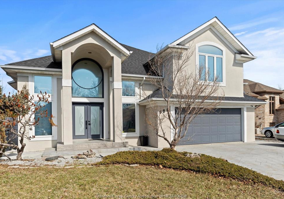 938-nova-windsor-ontario-26018851