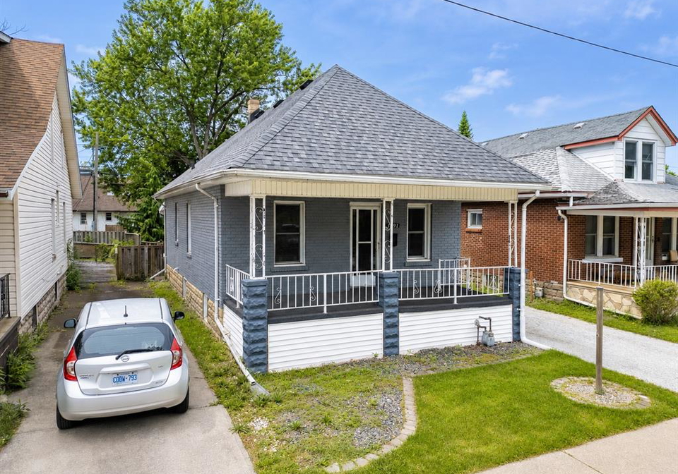 1091-lena-windsor-ontario-26018867