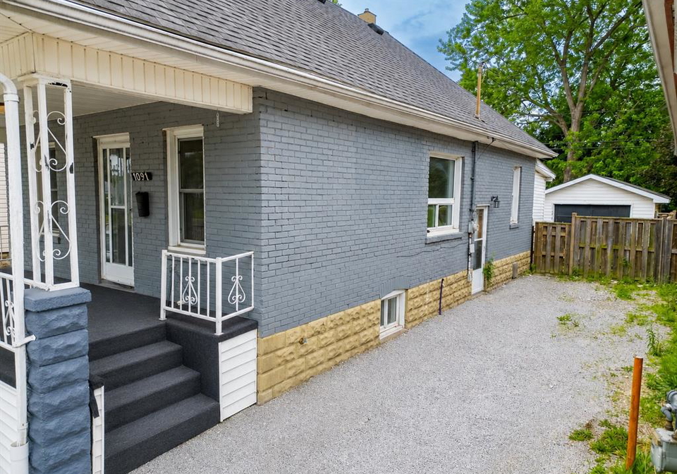 1091-lena-windsor-ontario-26018867