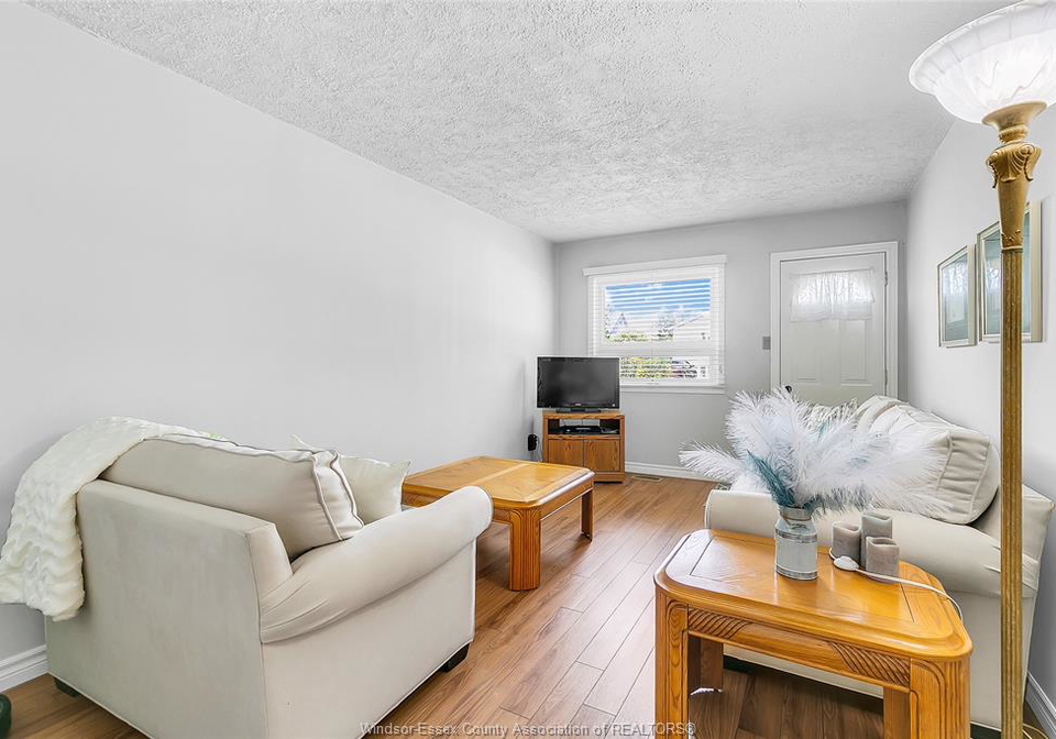 567-stanley-windsor-ontario-26018868