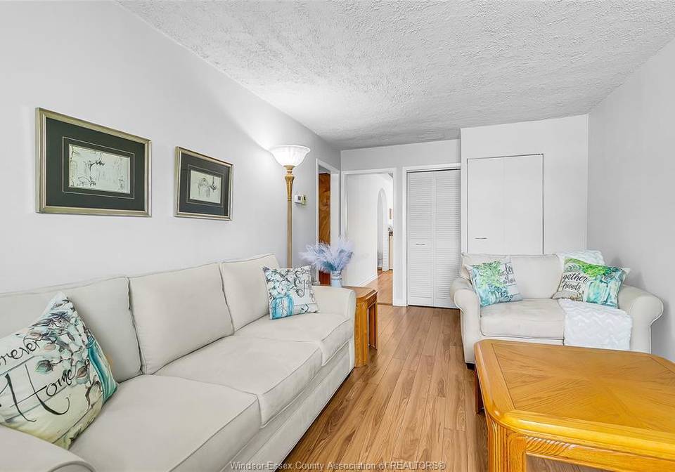 567-stanley-windsor-ontario-26018868