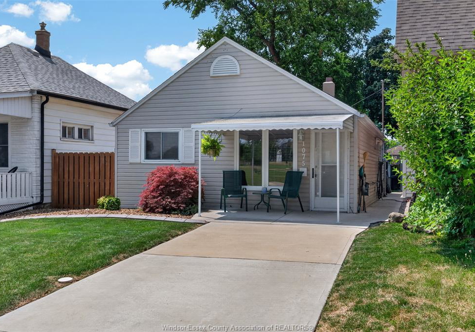 1075-curry-windsor-ontario-26018873
