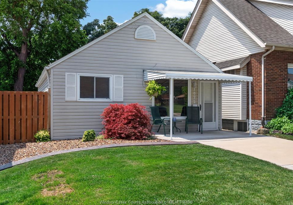 1075-curry-windsor-ontario-26018873