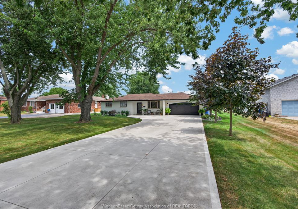 1579-front-road-south-amherstburg-ontario-26018891