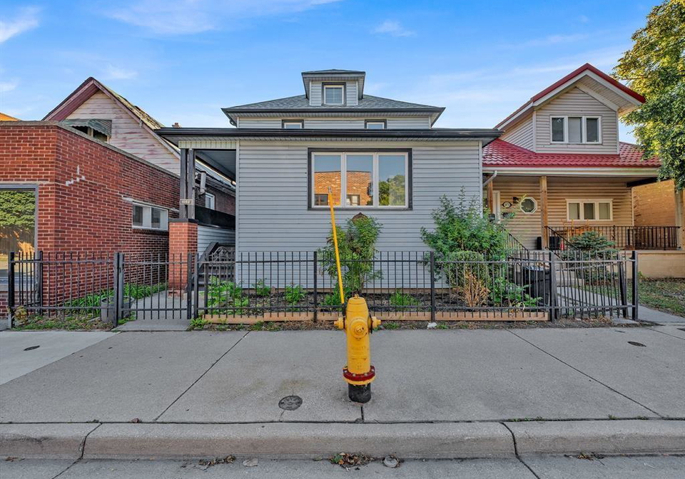 1052-drouillard-road-windsor-ontario-26018897