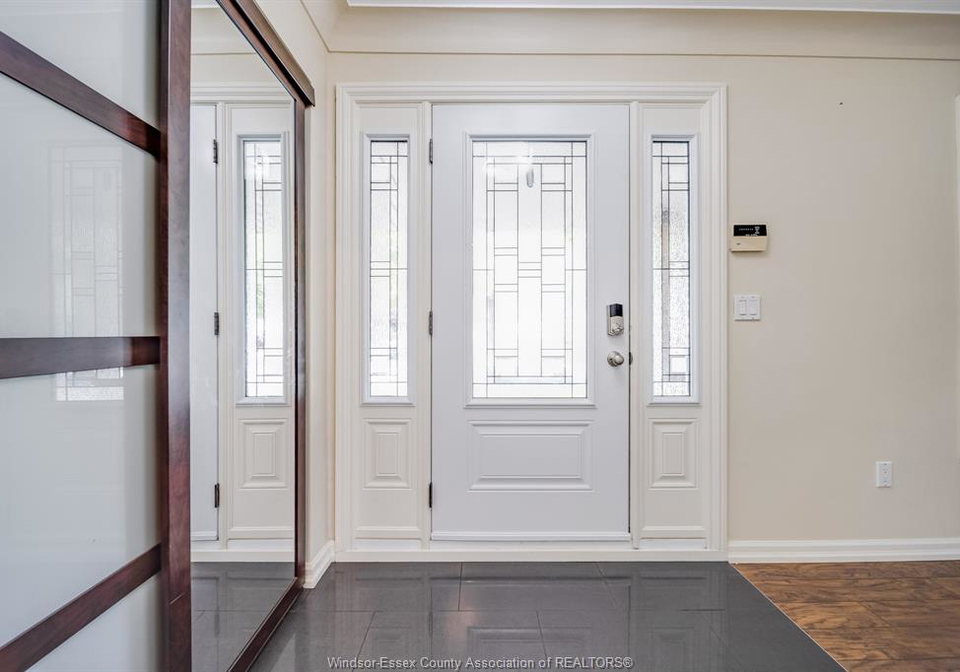 386-woodridge-tecumseh-ontario-26018898
