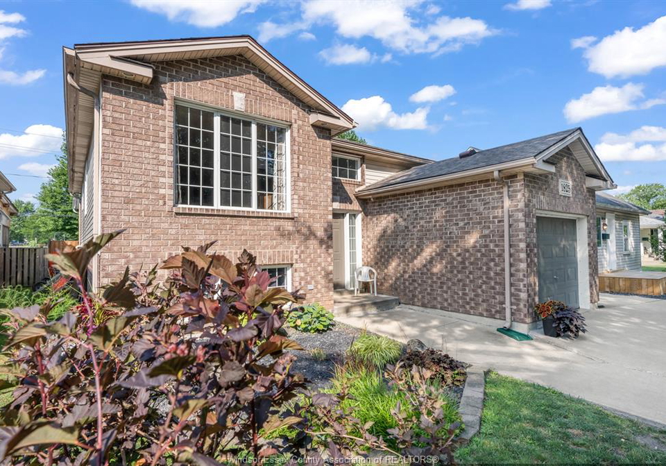1825-westminster-windsor-ontario-26018903