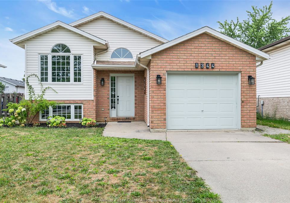 1344-giselle-windsor-ontario-26018911