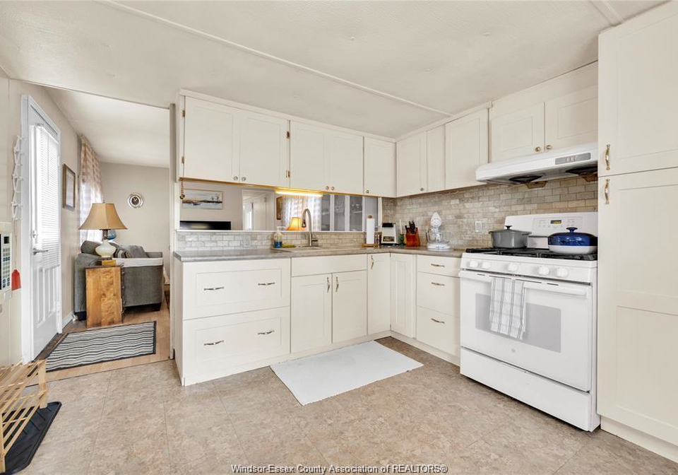 6-viscount-essex-ontario-26018914