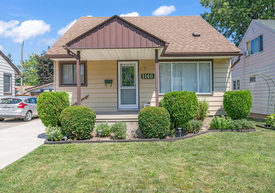 1140-lena-windsor-ontario-26018919