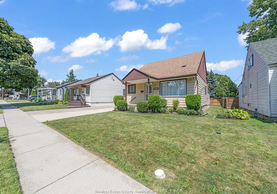 1140-lena-windsor-ontario-26018919