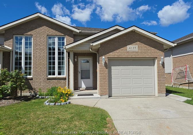 4135-st-clair-lasalle-ontario-26018932