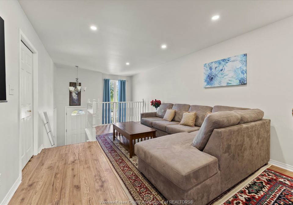4135-st-clair-lasalle-ontario-26018932