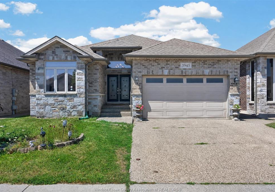 3945-zanzibar-crescent-windsor-ontario-26018935
