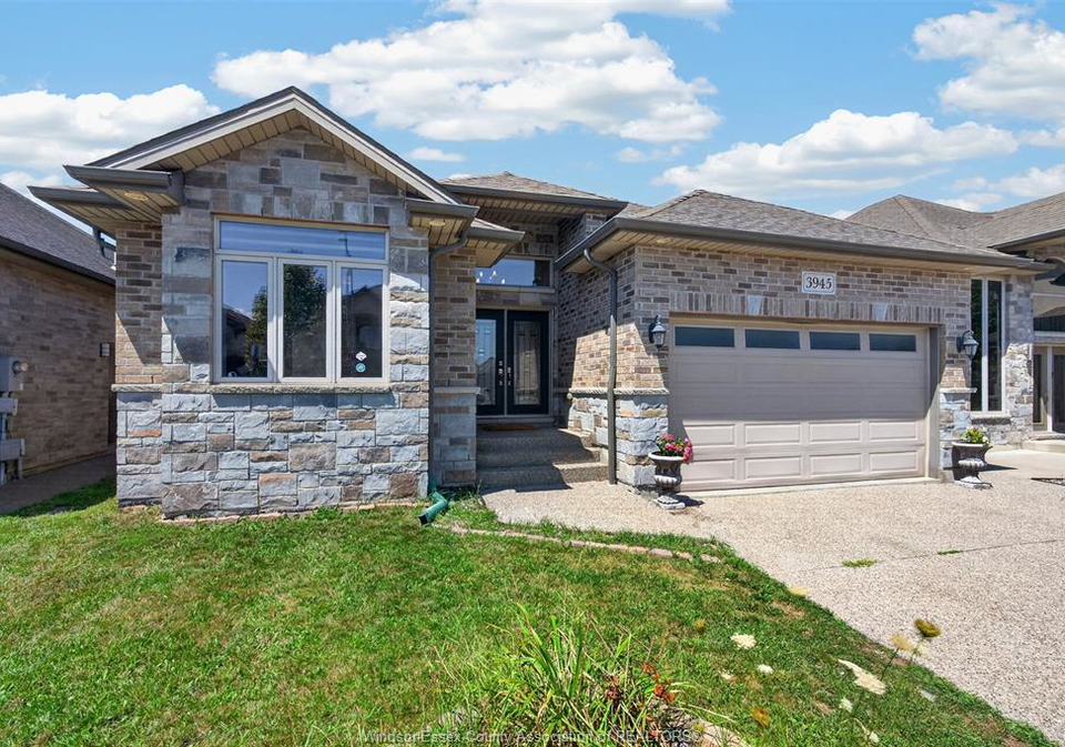 3945-zanzibar-crescent-windsor-ontario-26018935