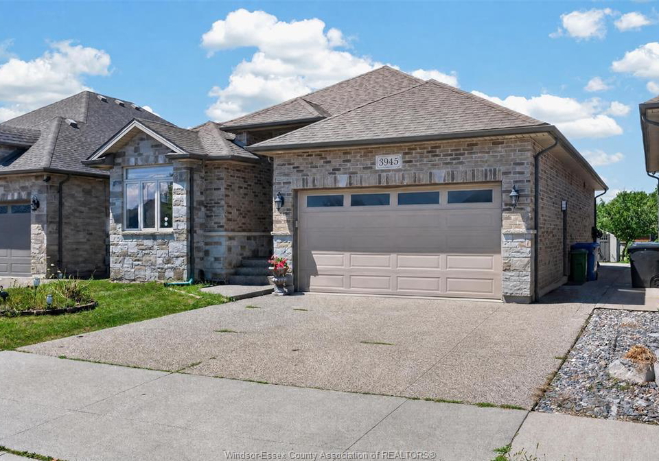 3945-zanzibar-crescent-windsor-ontario-26018935