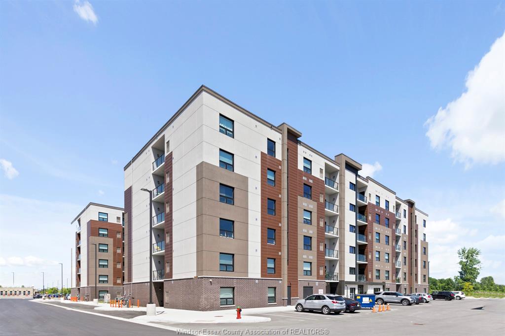 728-brownstone-lakeshore-ontario-26018937