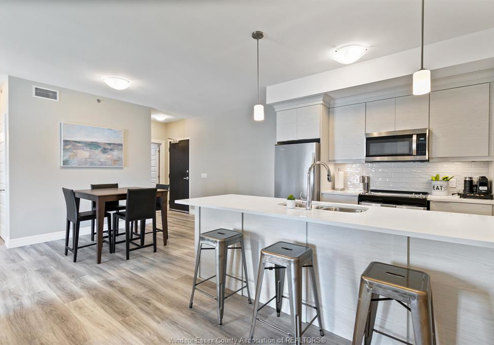 728-brownstone-lakeshore-ontario-26018937