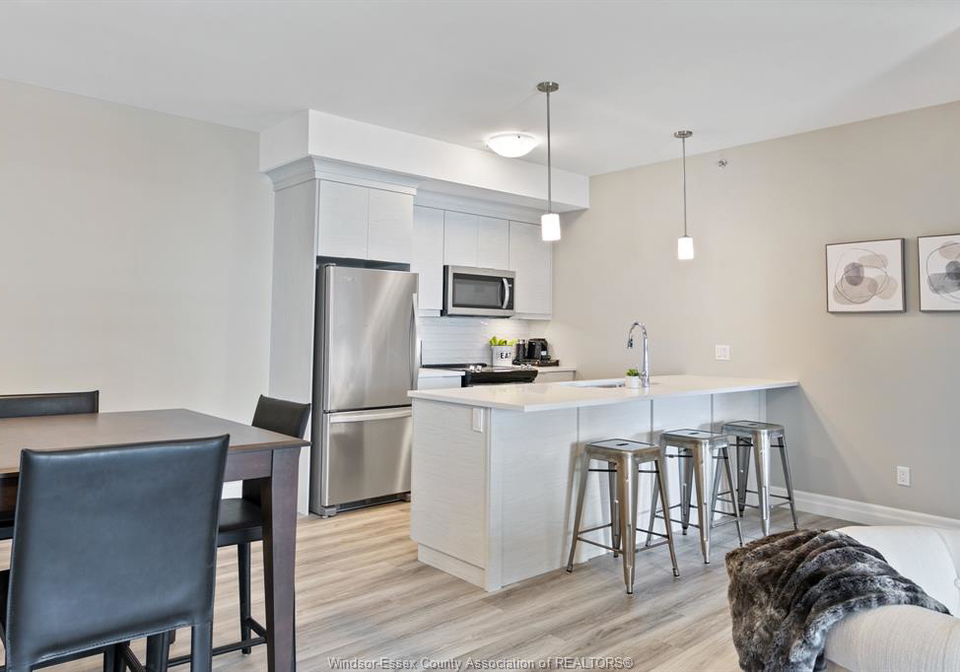 728-brownstone-lakeshore-ontario-26018937
