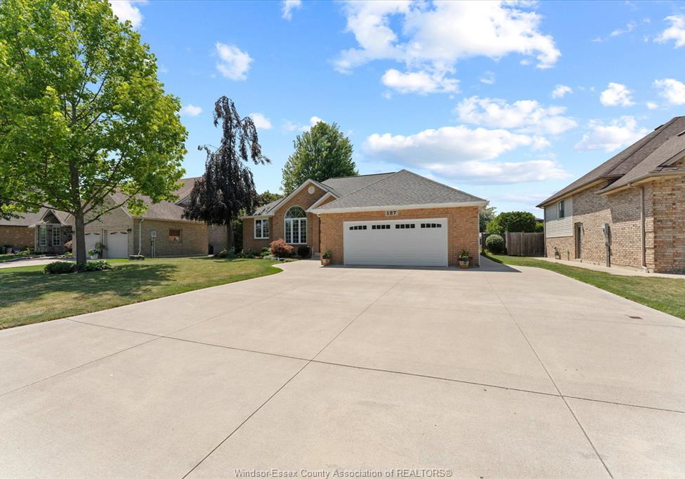 127-wintermute-avenue-lakeshore-ontario-26018939