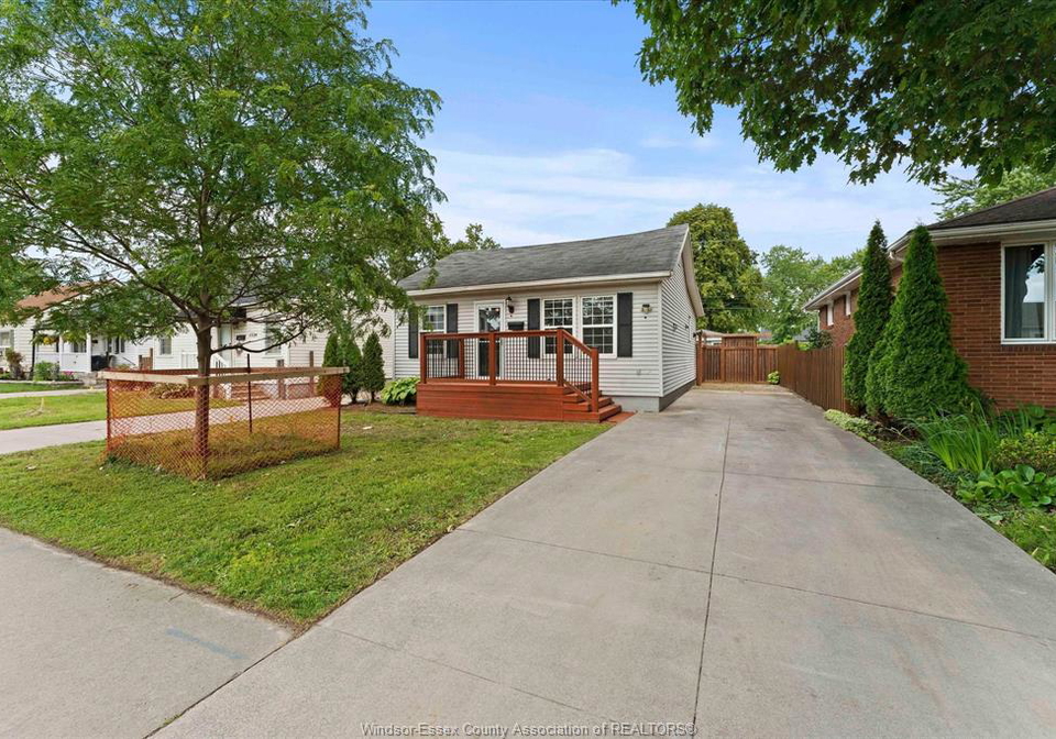 1330-central-avenue-windsor-ontario-26018955