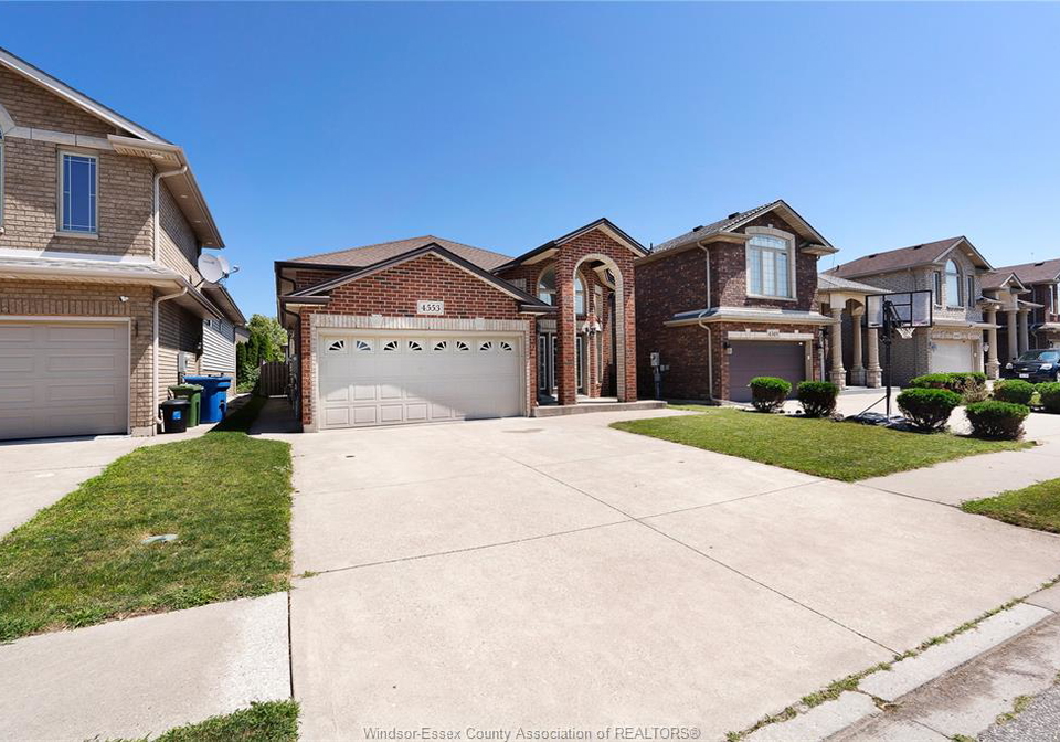 4553-osaka-circle-windsor-ontario-26018963