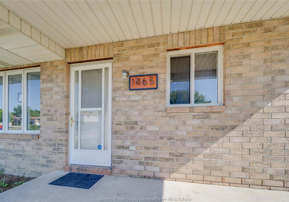 1465-foster-avenue-windsor-ontario-26018980