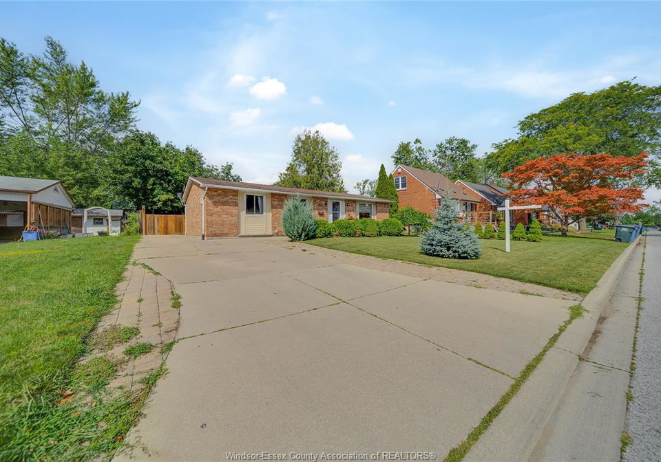 1045-reedmere-road-windsor-ontario-26018982