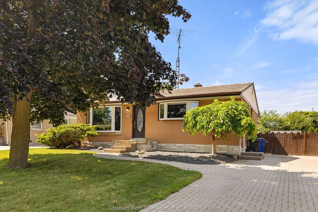 23-queensway-drive-chatham-ontario-26018985