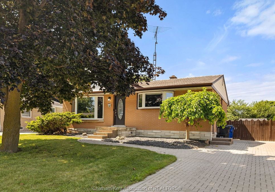 23-queensway-drive-chatham-ontario-26018985