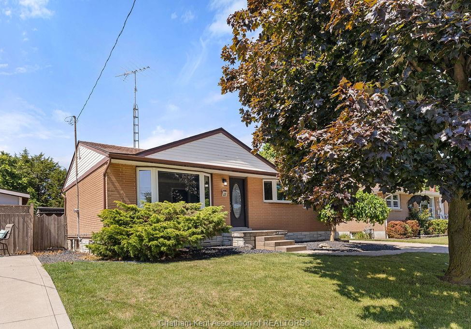 23-queensway-drive-chatham-ontario-26018985