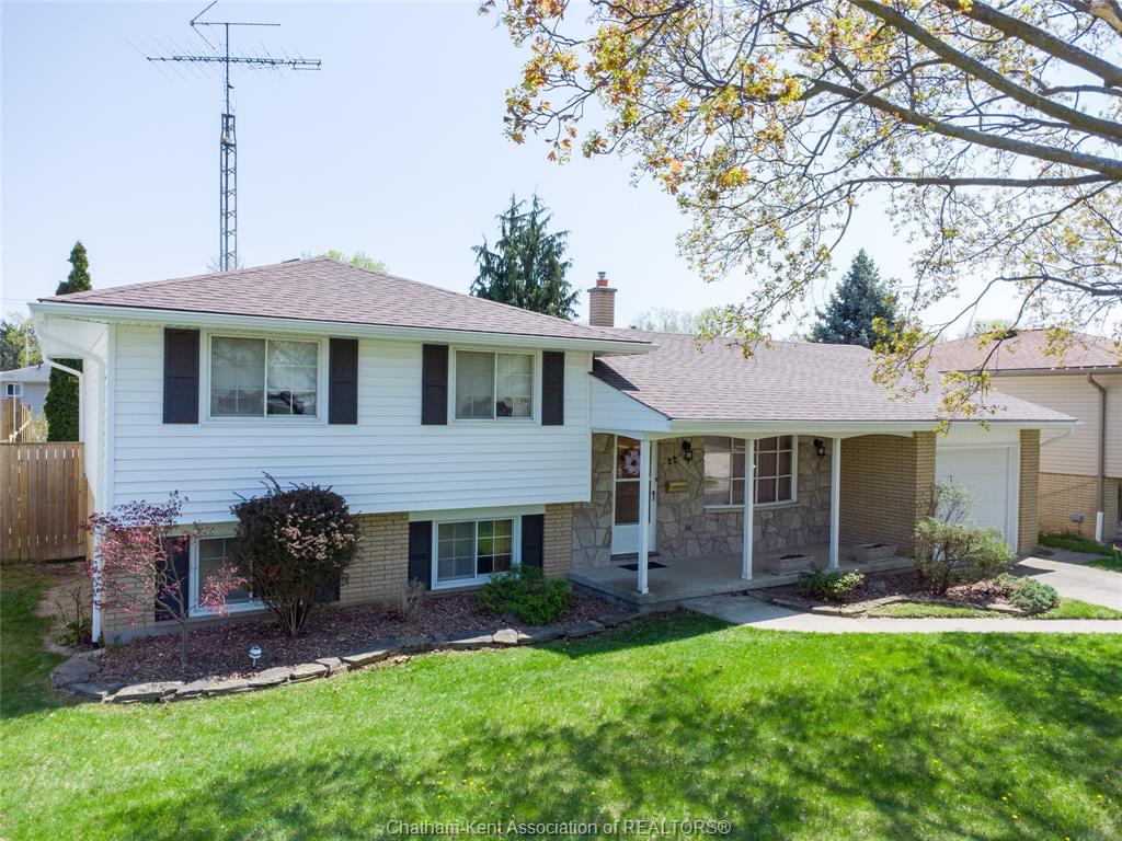 22-pembroke-crescent-chatham-ontario-26019000