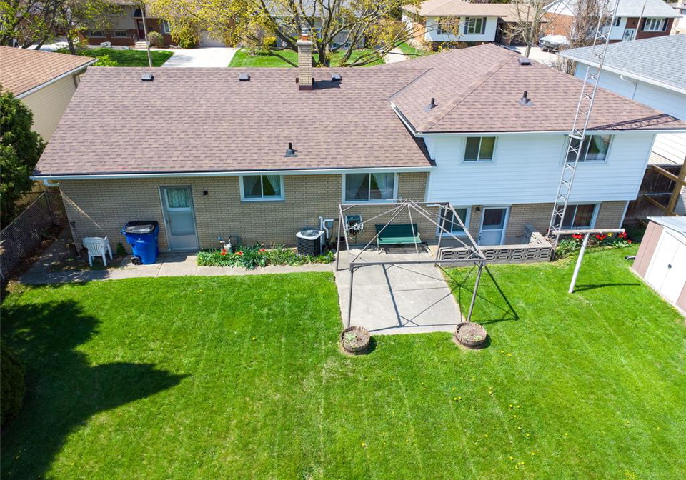 22-pembroke-crescent-chatham-ontario-26019000