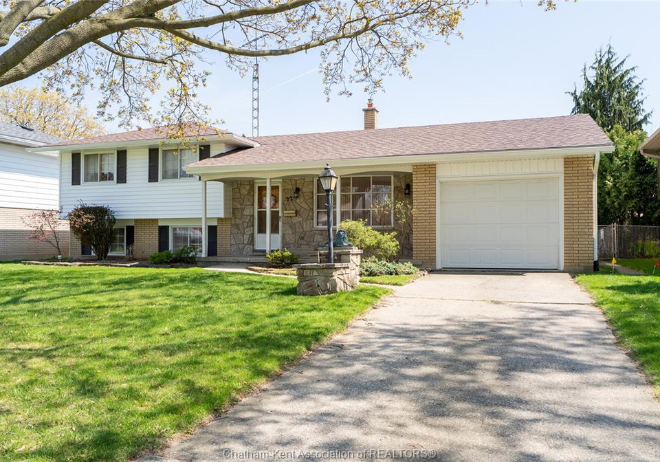 22-pembroke-crescent-chatham-ontario-26019000