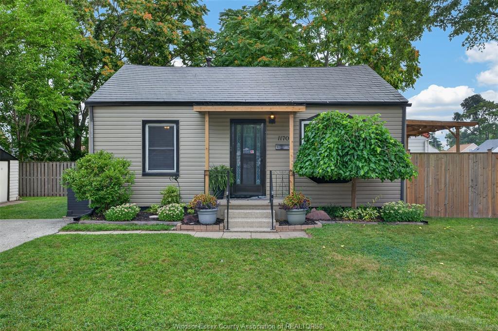 1170-strathmore-avenue-windsor-ontario-26019012