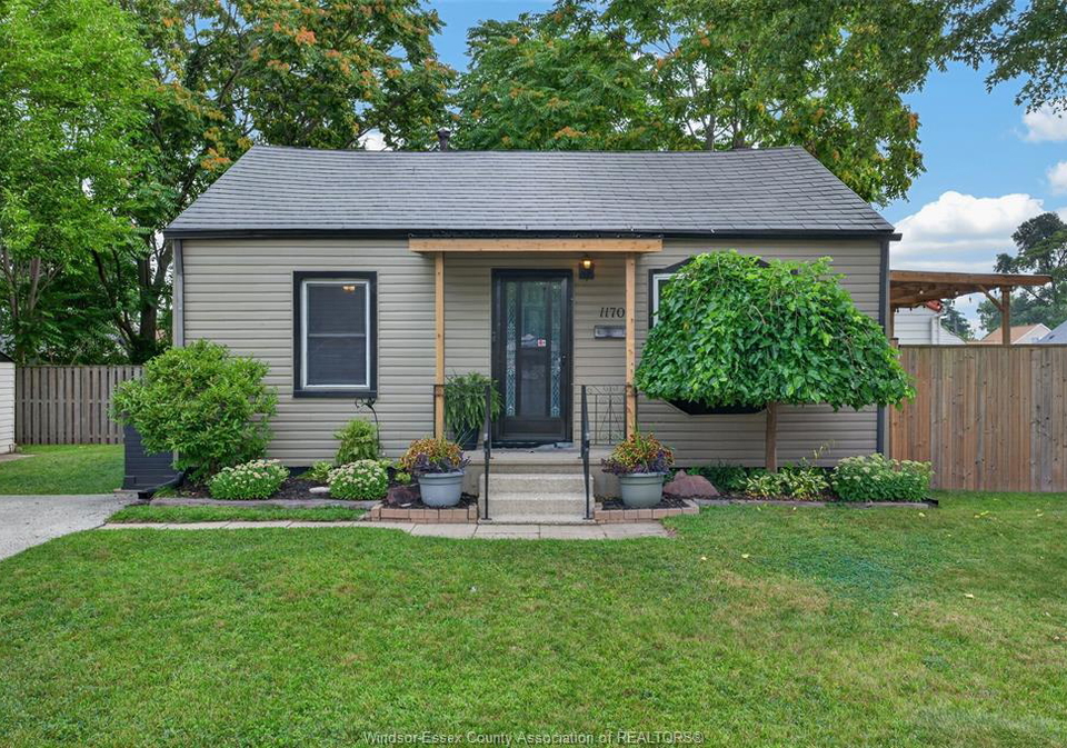 1170-strathmore-avenue-windsor-ontario-26019012