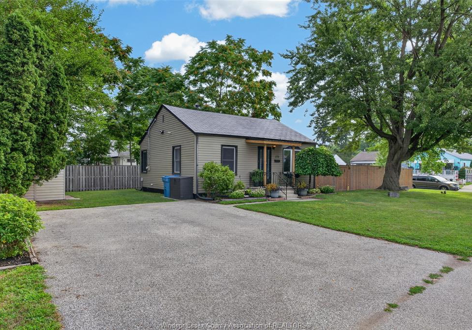 1170-strathmore-avenue-windsor-ontario-26019012