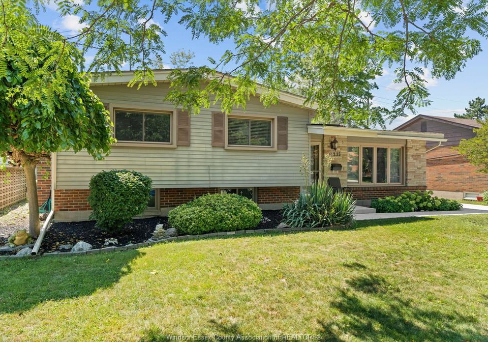 4235-mitchell-crescent-windsor-ontario-26019015