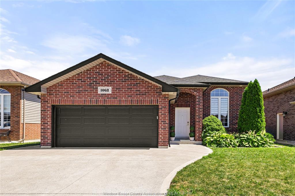 1068-thunderbay-avenue-windsor-ontario-26019020