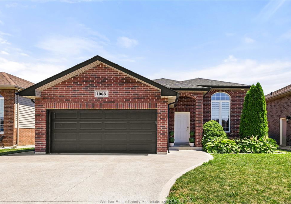 1068-thunderbay-avenue-windsor-ontario-26019020