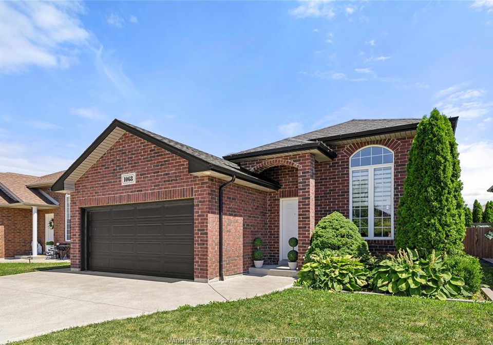 1068-thunderbay-avenue-windsor-ontario-26019020