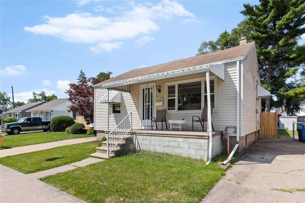 2293-marentette-windsor-ontario-26019034