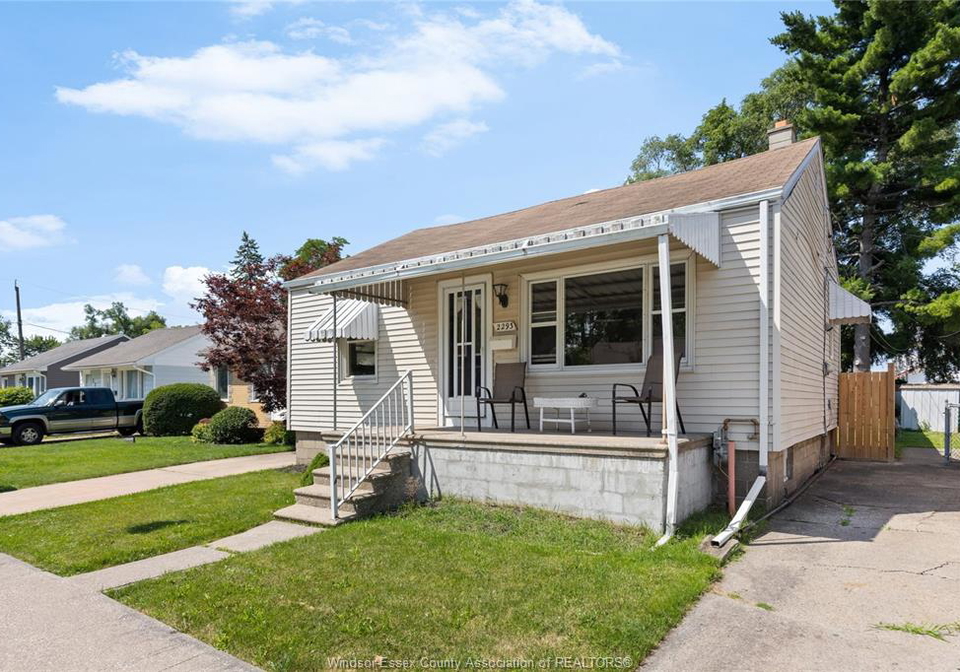 2293-marentette-windsor-ontario-26019034