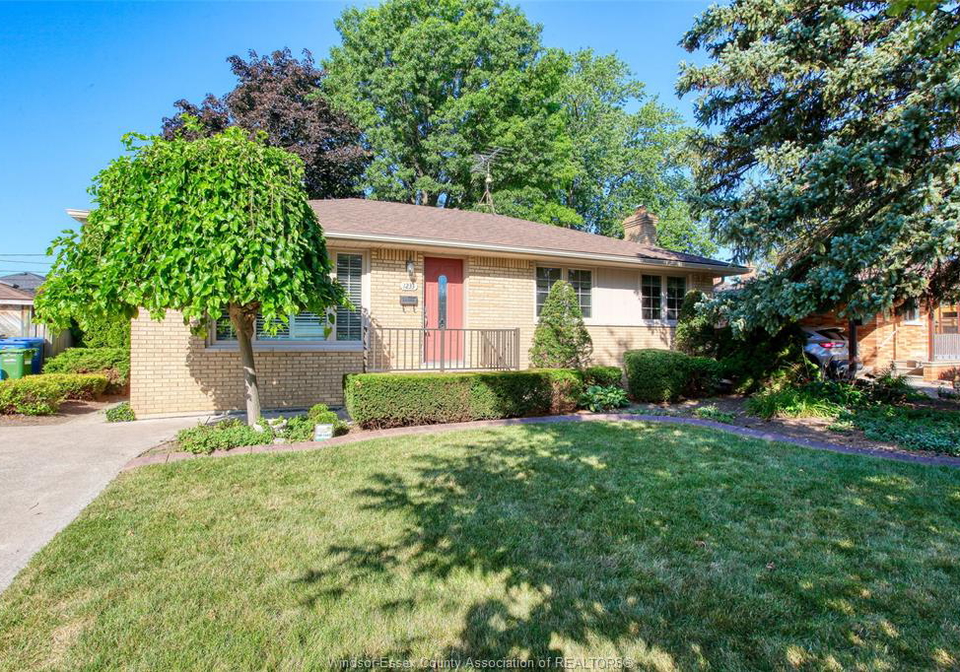 1233-matthew-brady-boulevard-windsor-ontario-26019036