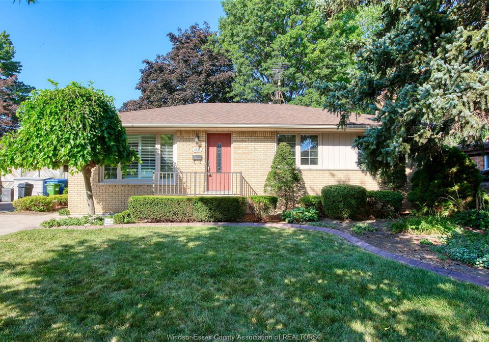 1233-matthew-brady-boulevard-windsor-ontario-26019036