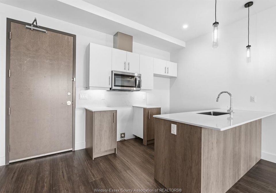 595-lily-mac-windsor-ontario-26019039