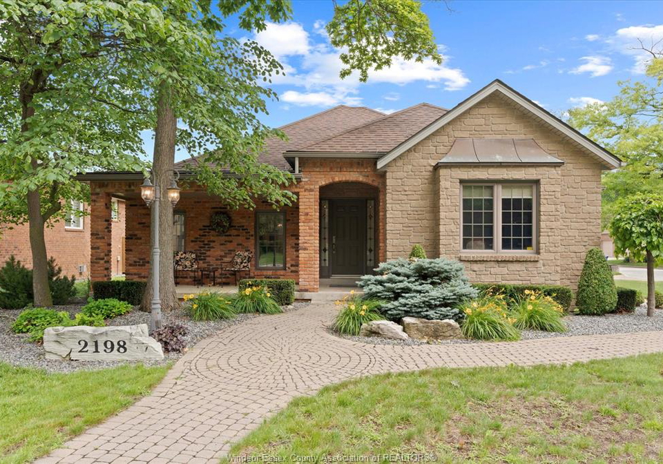 2198-suzanne-street-lasalle-ontario-26019041