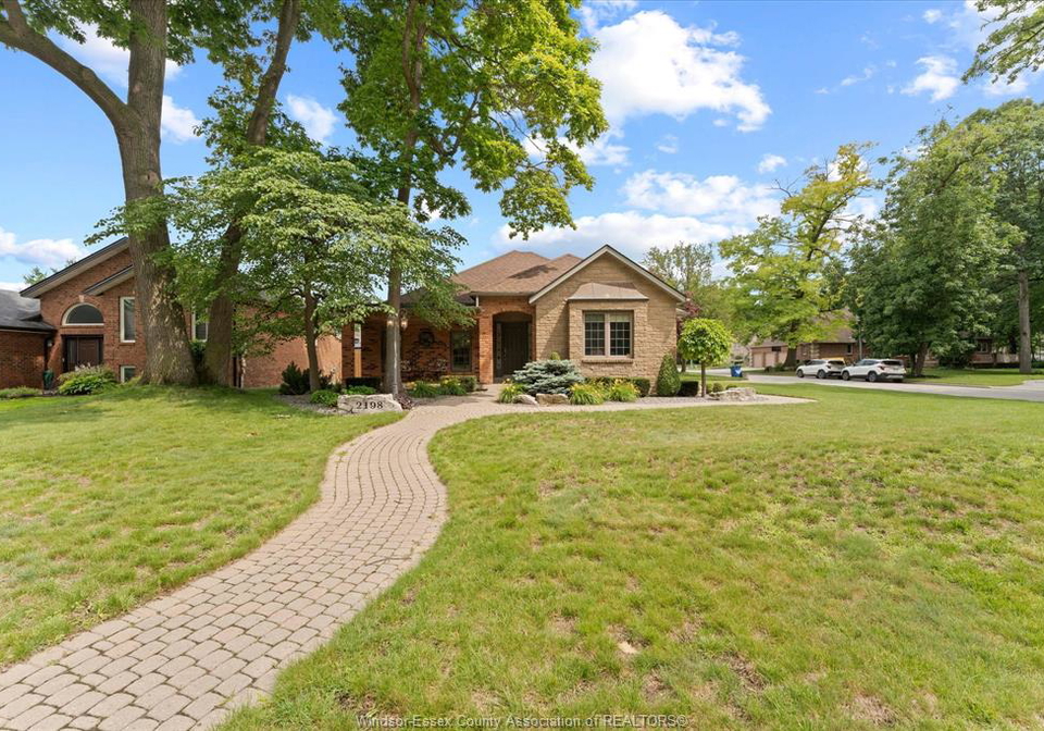 2198-suzanne-street-lasalle-ontario-26019041