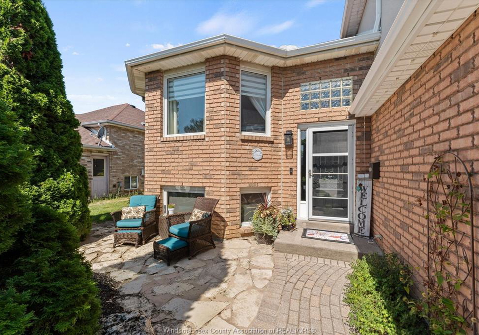 4960-southwood-lakes-windsor-ontario-26019043